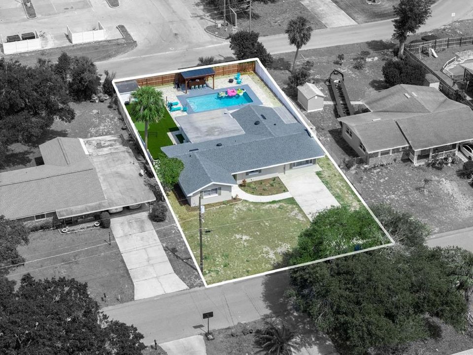 На продажу: $550,000 (5 спален, 2 ванн, 2006 Квадратных фут)