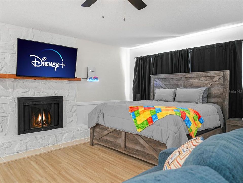 На продажу: $550,000 (5 спален, 2 ванн, 2006 Квадратных фут)