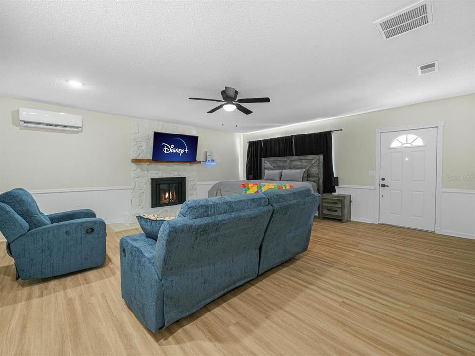 На продажу: $550,000 (5 спален, 2 ванн, 2006 Квадратных фут)