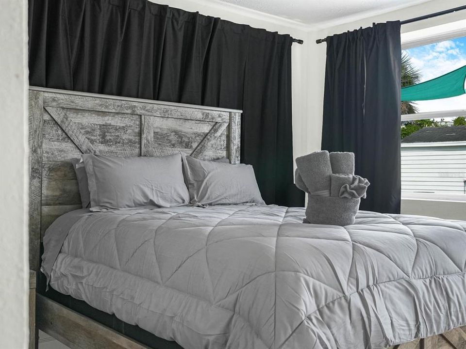 На продажу: $550,000 (5 спален, 2 ванн, 2006 Квадратных фут)