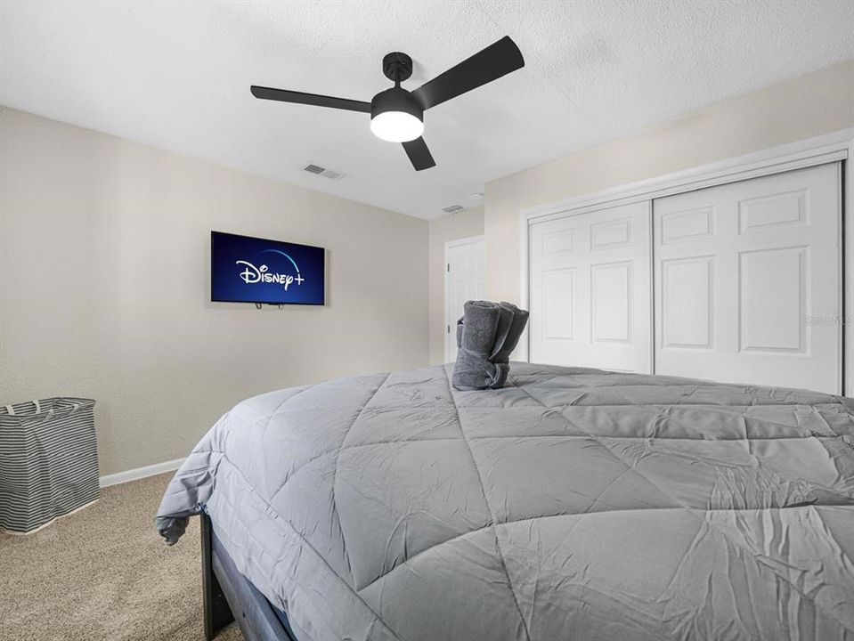 На продажу: $550,000 (5 спален, 2 ванн, 2006 Квадратных фут)