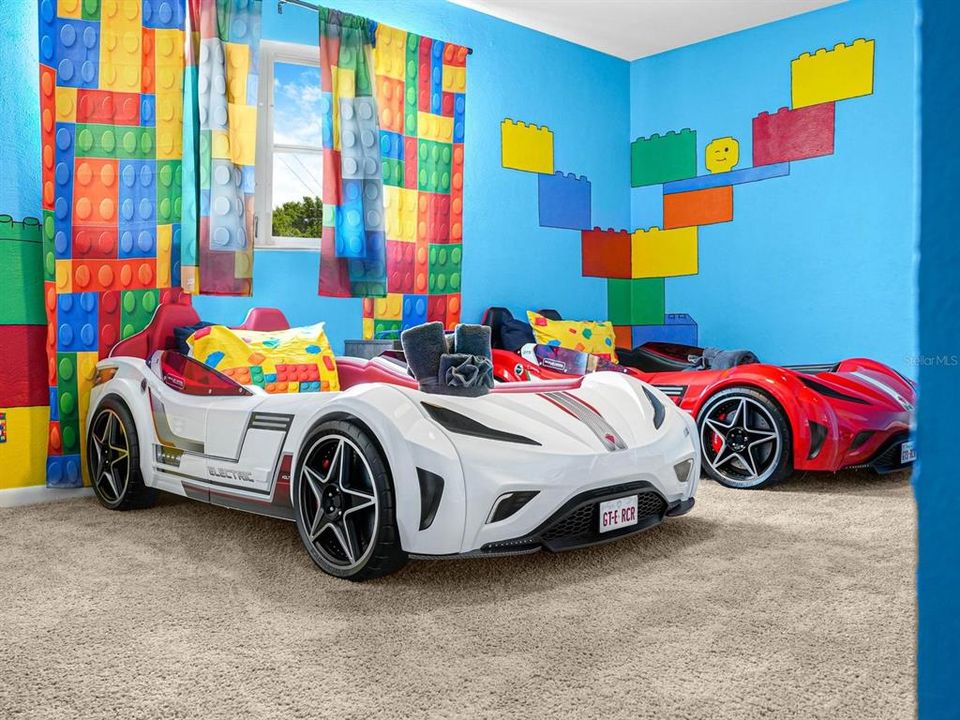 На продажу: $550,000 (5 спален, 2 ванн, 2006 Квадратных фут)