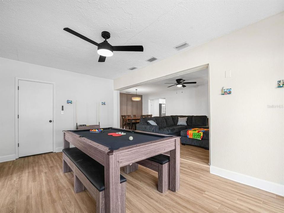 На продажу: $550,000 (5 спален, 2 ванн, 2006 Квадратных фут)