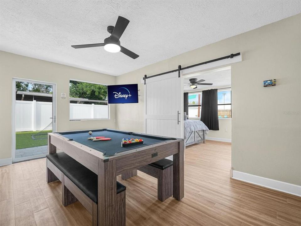 На продажу: $550,000 (5 спален, 2 ванн, 2006 Квадратных фут)