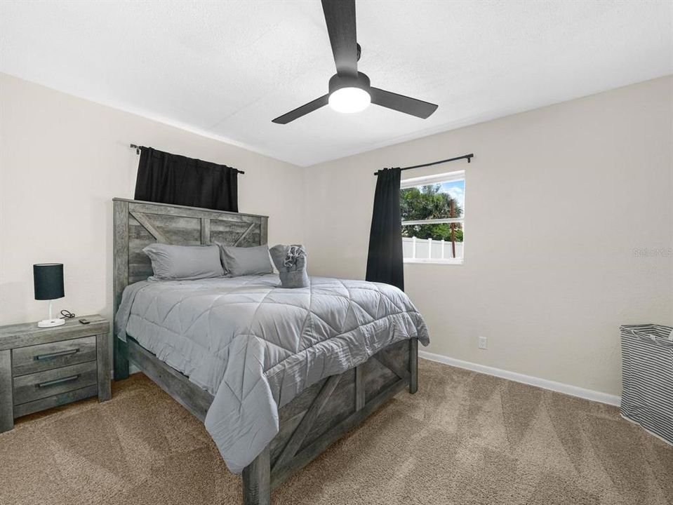 На продажу: $550,000 (5 спален, 2 ванн, 2006 Квадратных фут)