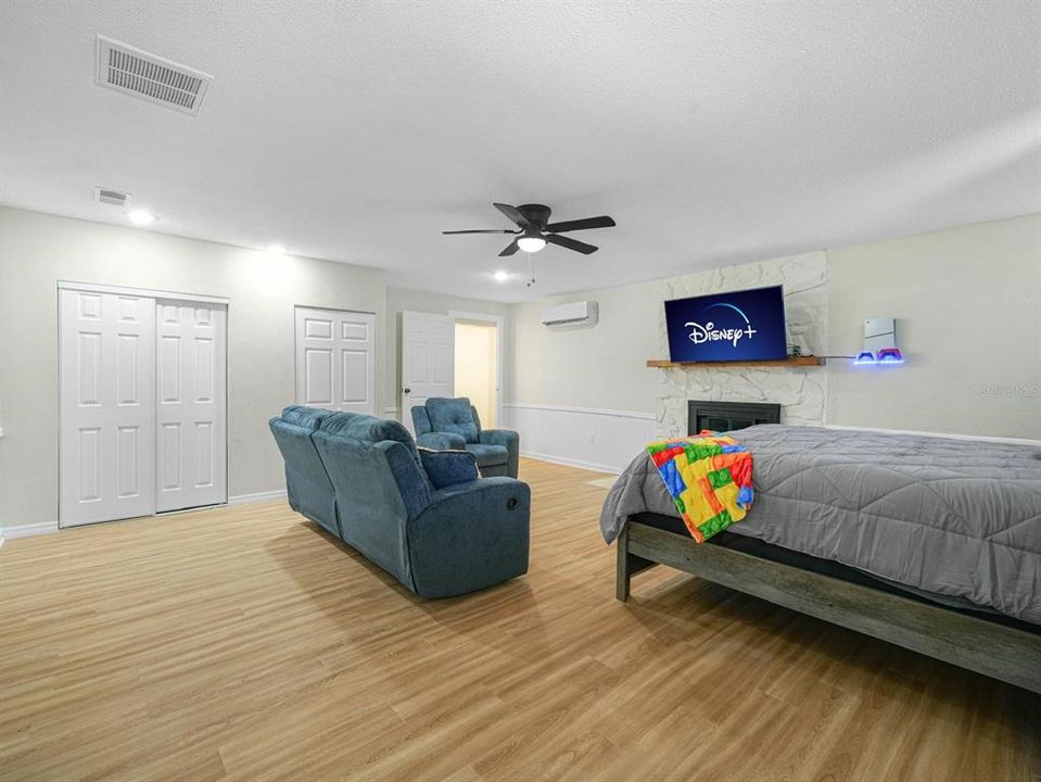 На продажу: $550,000 (5 спален, 2 ванн, 2006 Квадратных фут)