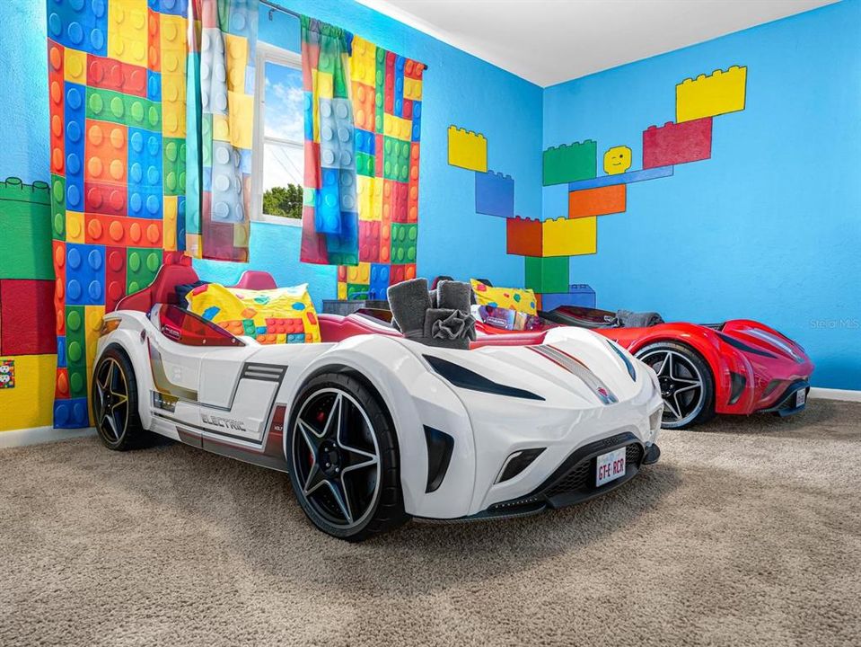 На продажу: $550,000 (5 спален, 2 ванн, 2006 Квадратных фут)