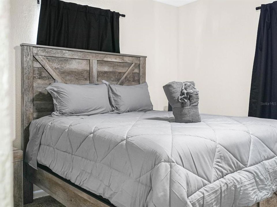 На продажу: $550,000 (5 спален, 2 ванн, 2006 Квадратных фут)