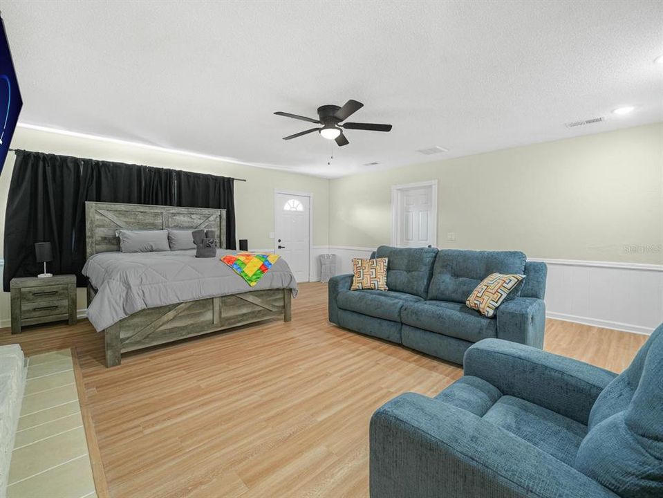 На продажу: $550,000 (5 спален, 2 ванн, 2006 Квадратных фут)