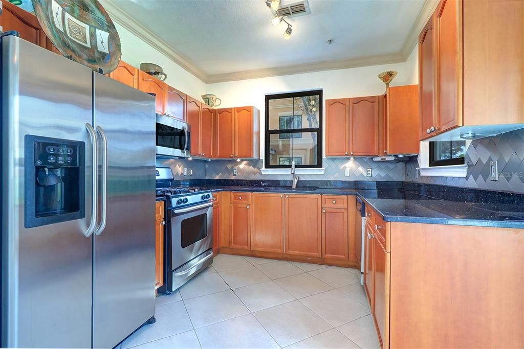 На продажу: $585,000 (3 спален, 2 ванн, 2078 Квадратных фут)