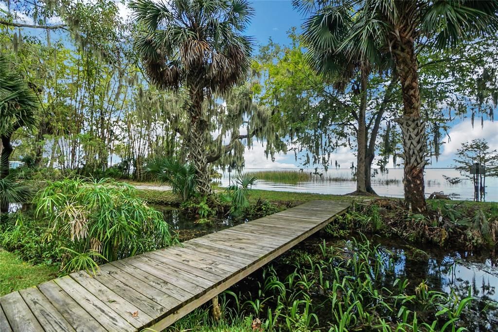 For Sale: $324,999 (3 beds, 2 baths, 1953 Square Feet)