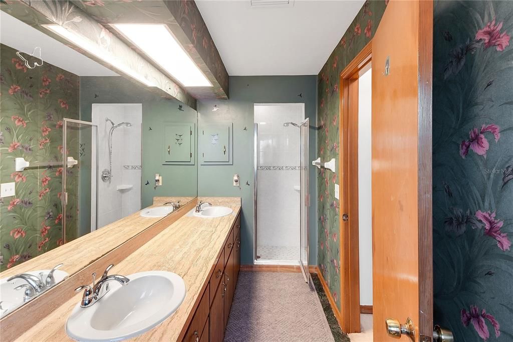 For Sale: $324,999 (3 beds, 2 baths, 1953 Square Feet)