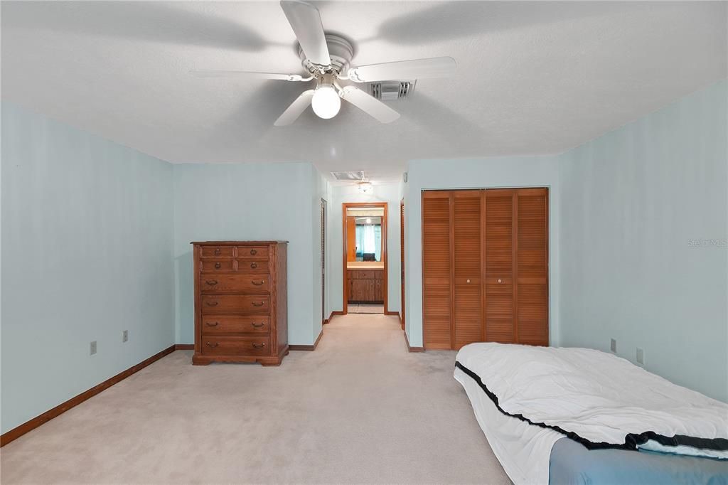 For Sale: $324,999 (3 beds, 2 baths, 1953 Square Feet)