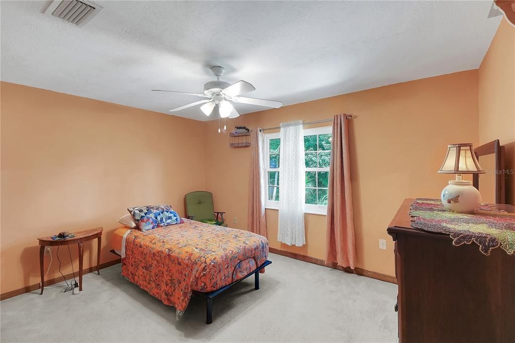 For Sale: $324,999 (3 beds, 2 baths, 1953 Square Feet)