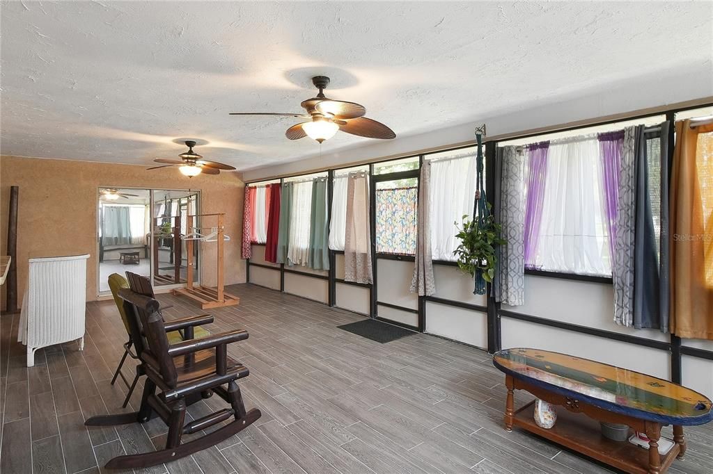 For Sale: $324,999 (3 beds, 2 baths, 1953 Square Feet)