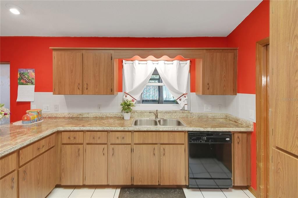 For Sale: $324,999 (3 beds, 2 baths, 1953 Square Feet)