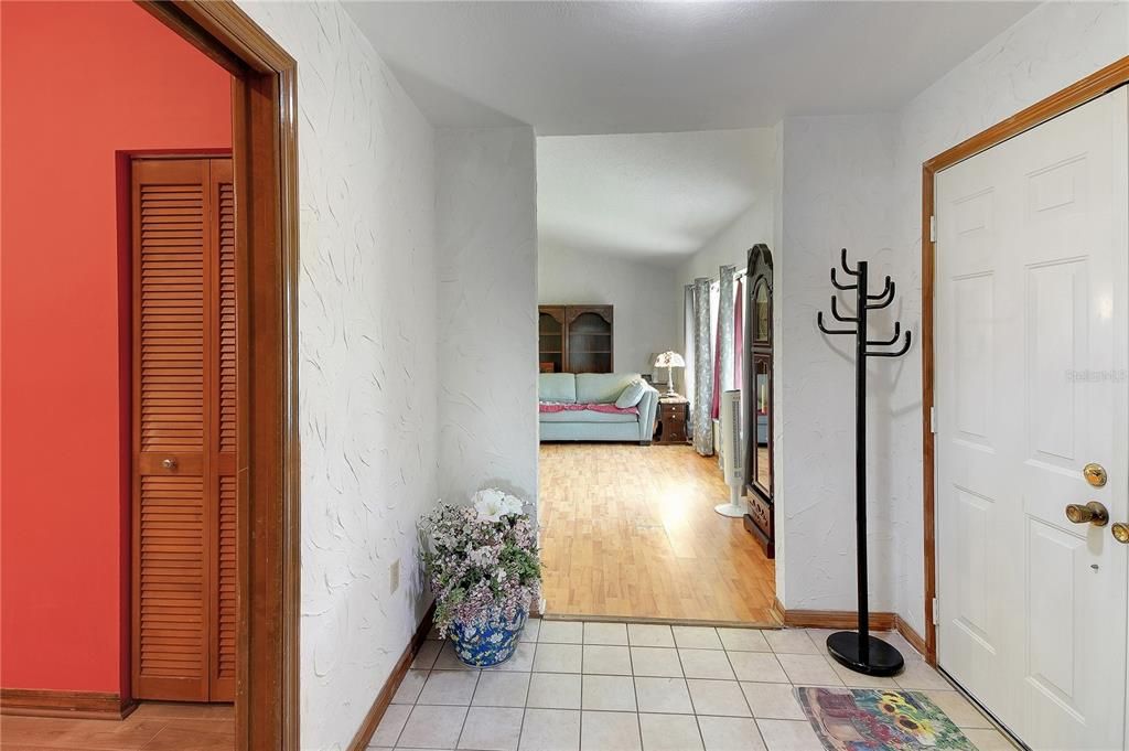 For Sale: $324,999 (3 beds, 2 baths, 1953 Square Feet)