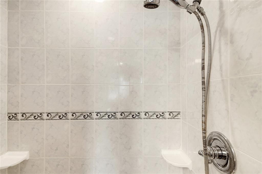 For Sale: $324,999 (3 beds, 2 baths, 1953 Square Feet)