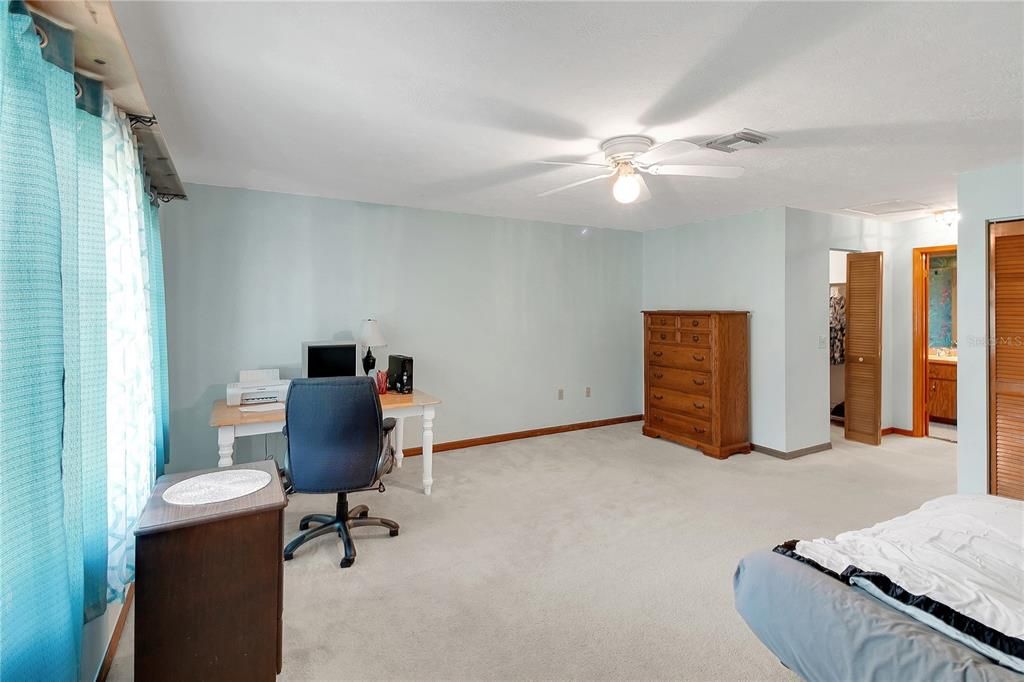 For Sale: $324,999 (3 beds, 2 baths, 1953 Square Feet)