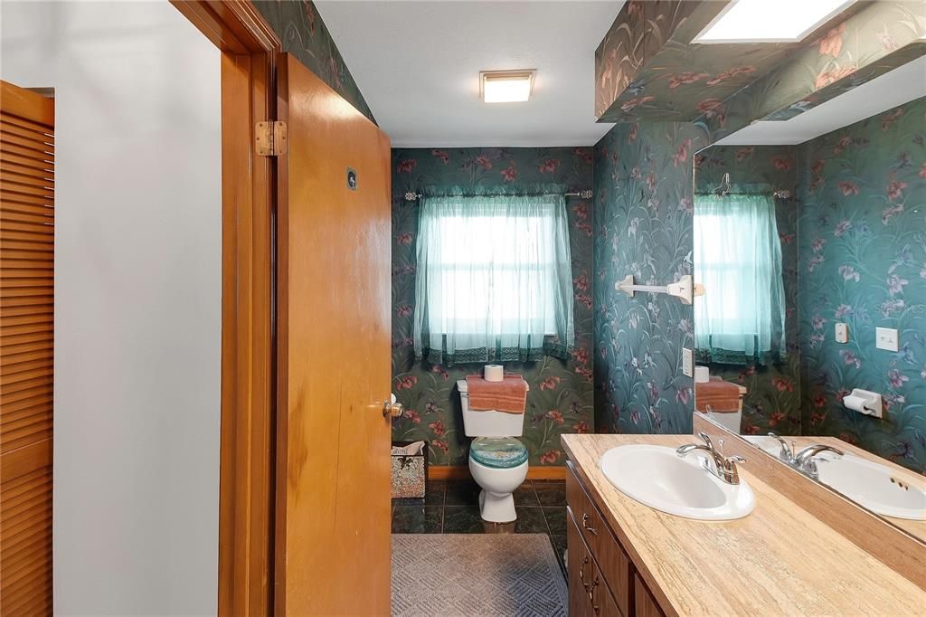 For Sale: $324,999 (3 beds, 2 baths, 1953 Square Feet)