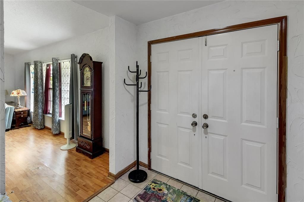 For Sale: $324,999 (3 beds, 2 baths, 1953 Square Feet)