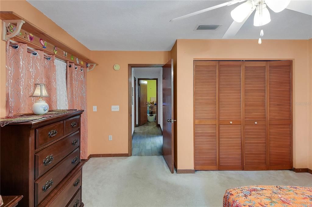 For Sale: $324,999 (3 beds, 2 baths, 1953 Square Feet)