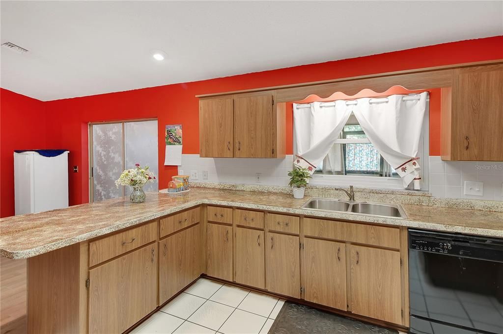 For Sale: $324,999 (3 beds, 2 baths, 1953 Square Feet)