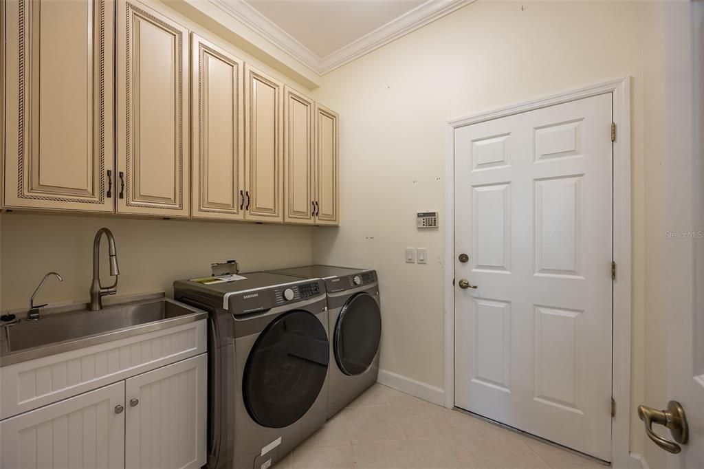 Active With Contract: $619,000 (4 beds, 2 baths, 2371 Square Feet)