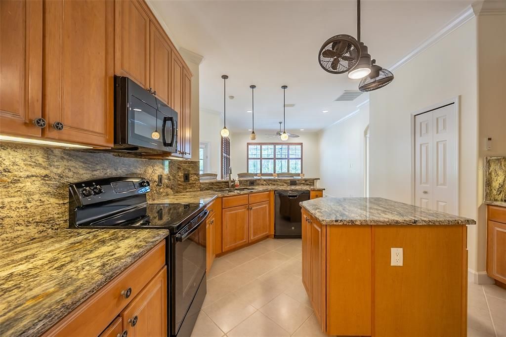 Active With Contract: $619,000 (4 beds, 2 baths, 2371 Square Feet)