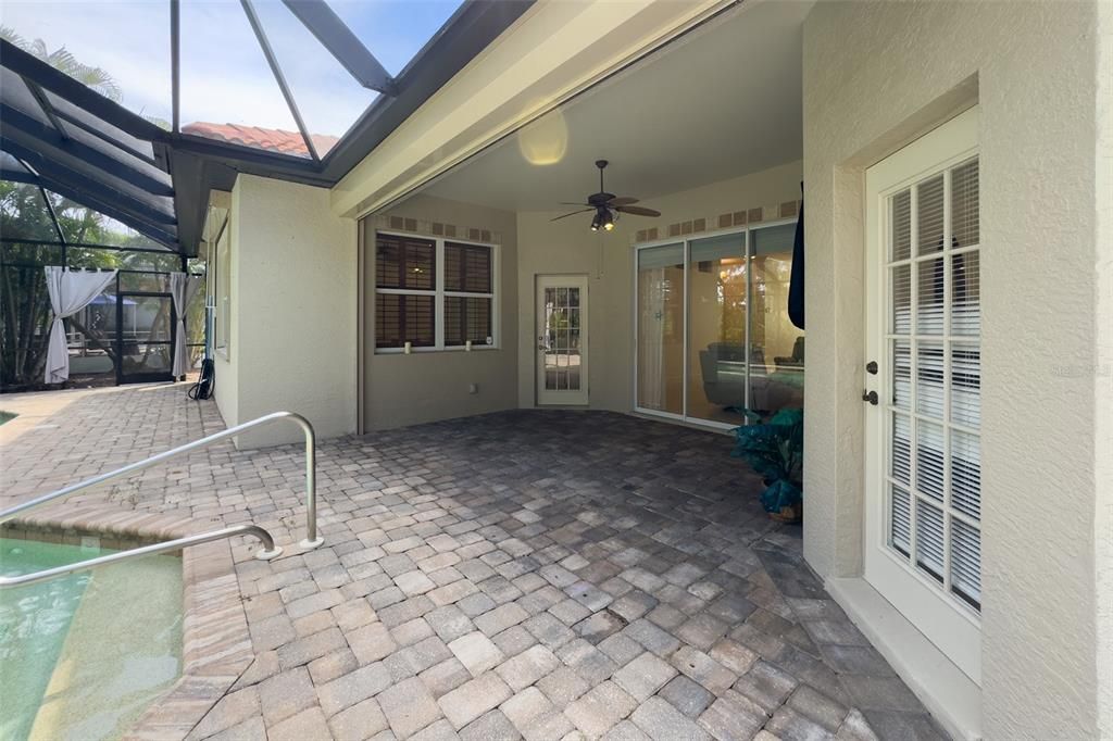 Active With Contract: $619,000 (4 beds, 2 baths, 2371 Square Feet)