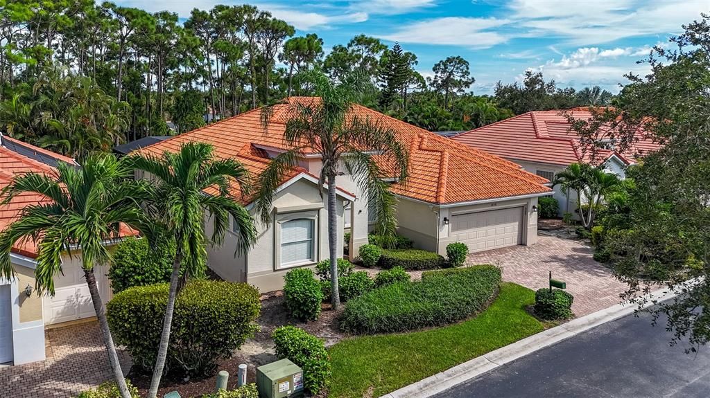 Active With Contract: $619,000 (4 beds, 2 baths, 2371 Square Feet)