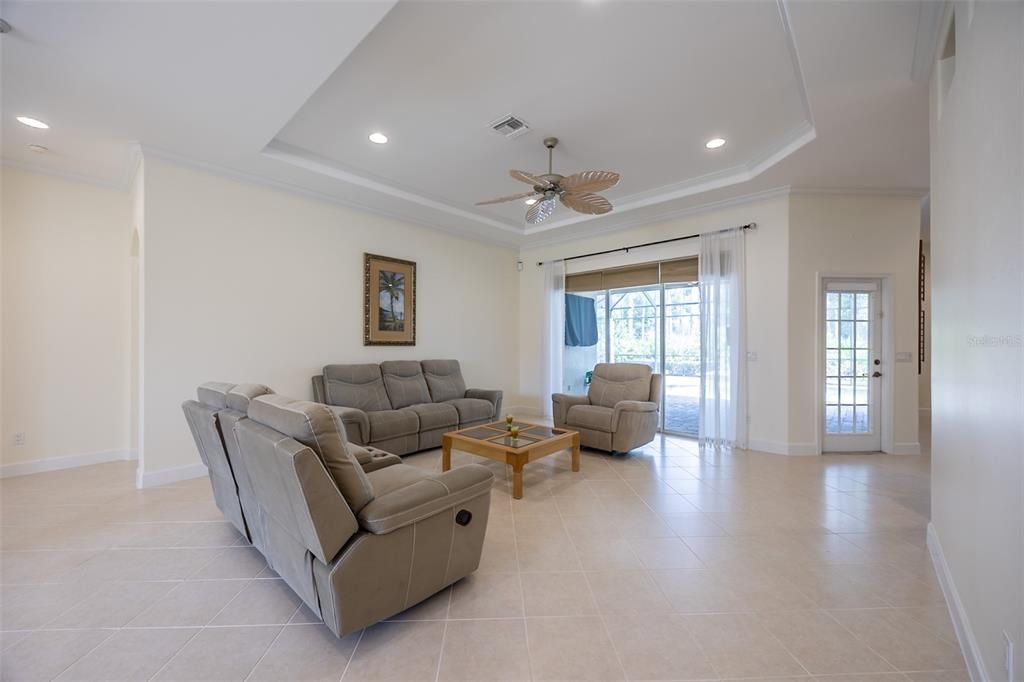 Active With Contract: $619,000 (4 beds, 2 baths, 2371 Square Feet)