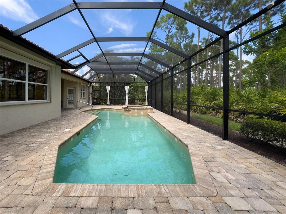 Active With Contract: $619,000 (4 beds, 2 baths, 2371 Square Feet)