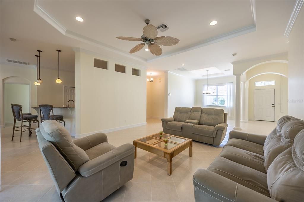 Active With Contract: $619,000 (4 beds, 2 baths, 2371 Square Feet)