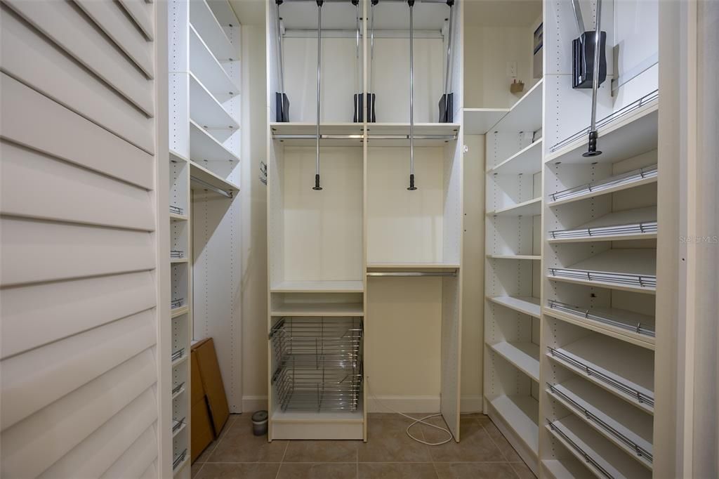 Active With Contract: $619,000 (4 beds, 2 baths, 2371 Square Feet)