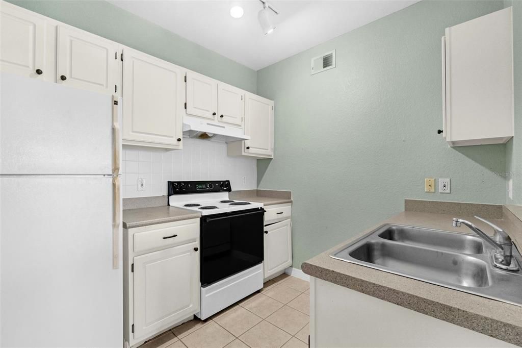 Activo con contrato: $145,000 (1 camas, 1 baños, 636 Pies cuadrados)