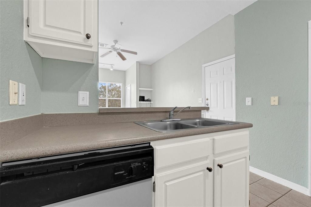 Activo con contrato: $145,000 (1 camas, 1 baños, 636 Pies cuadrados)