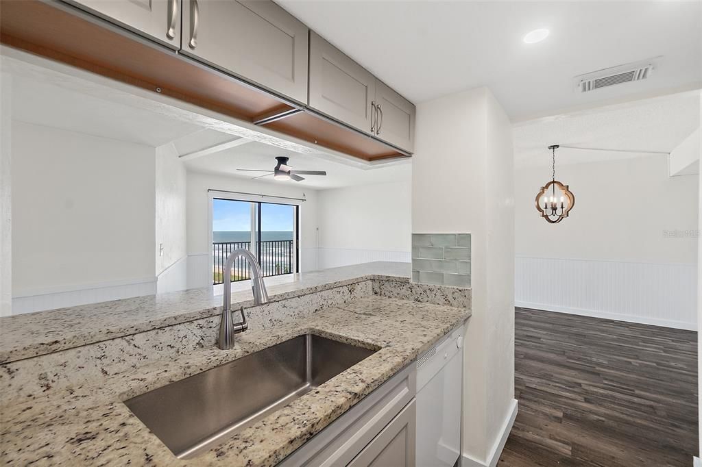 待售: $324,900 (2 贝兹, 2 浴室, 1209 平方英尺)