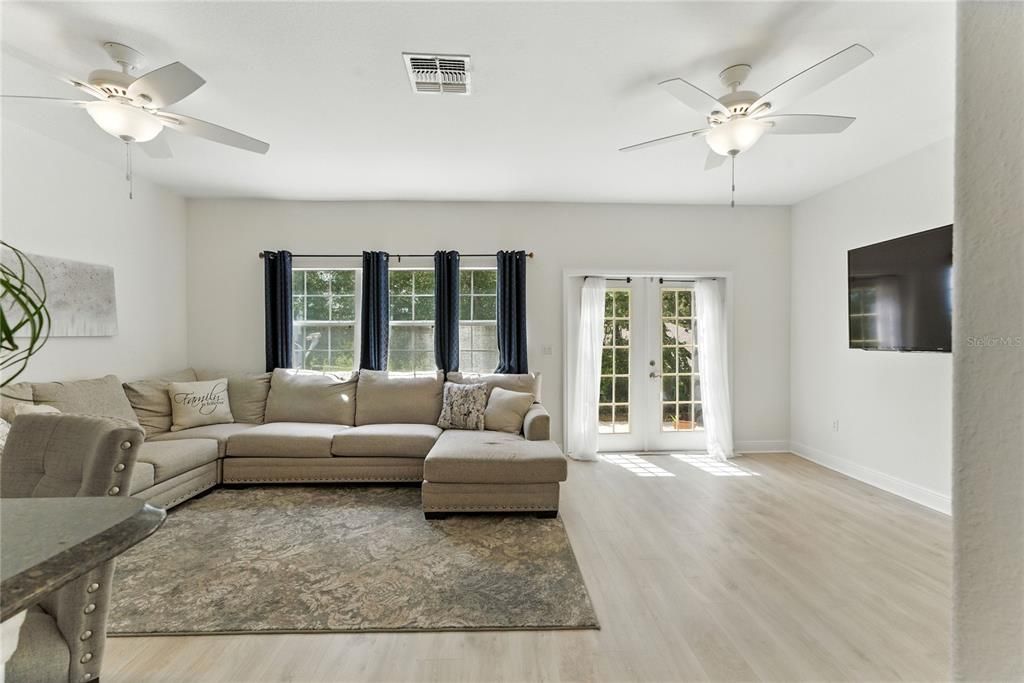 En Venta: $299,900 (3 camas, 3 baños, 1772 Pies cuadrados)