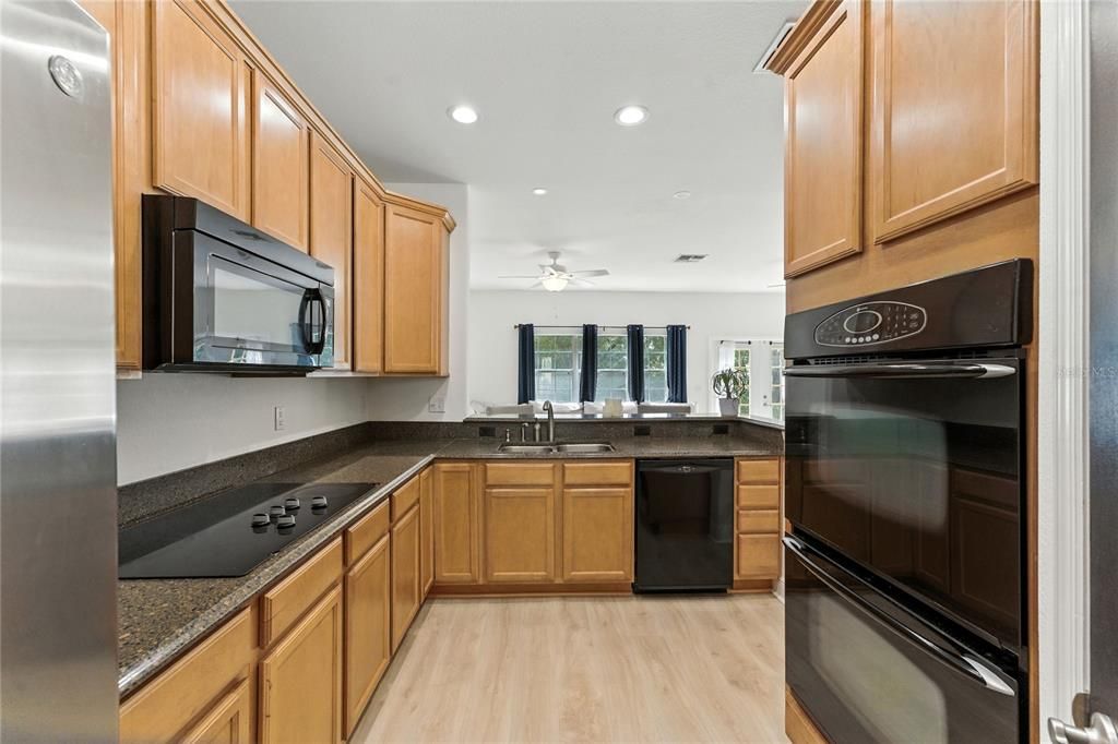 En Venta: $299,900 (3 camas, 3 baños, 1772 Pies cuadrados)