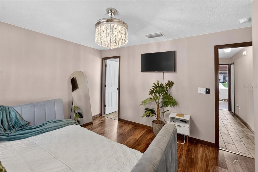 Active With Contract: $280,000 (3 beds, 2 baths, 1104 Square Feet)