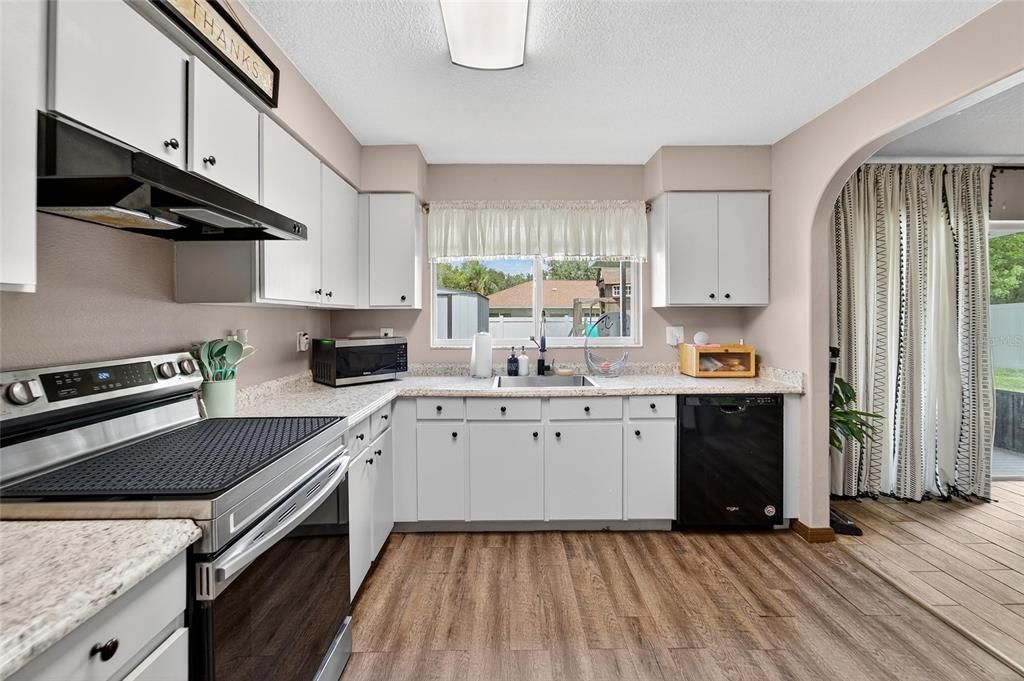 Active With Contract: $280,000 (3 beds, 2 baths, 1104 Square Feet)