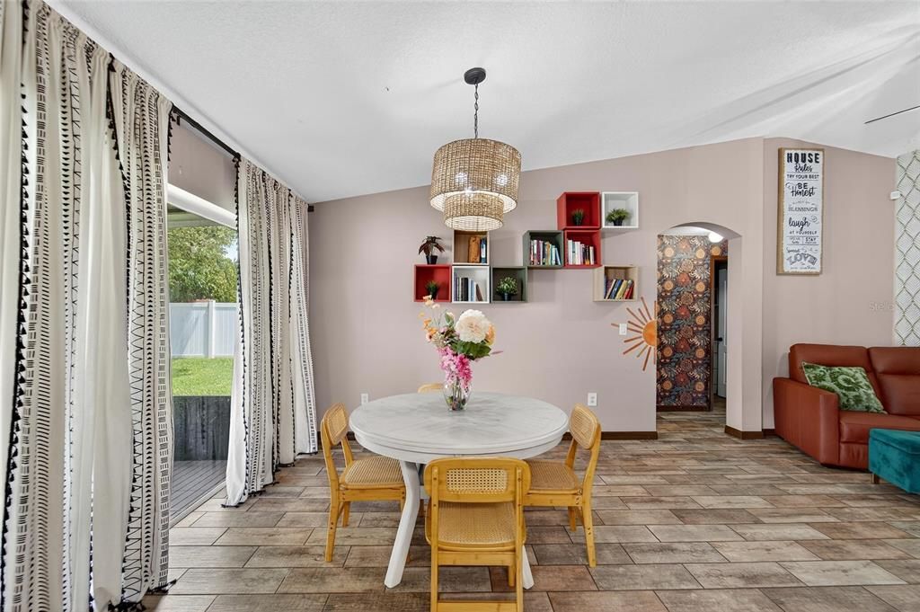 Active With Contract: $280,000 (3 beds, 2 baths, 1104 Square Feet)