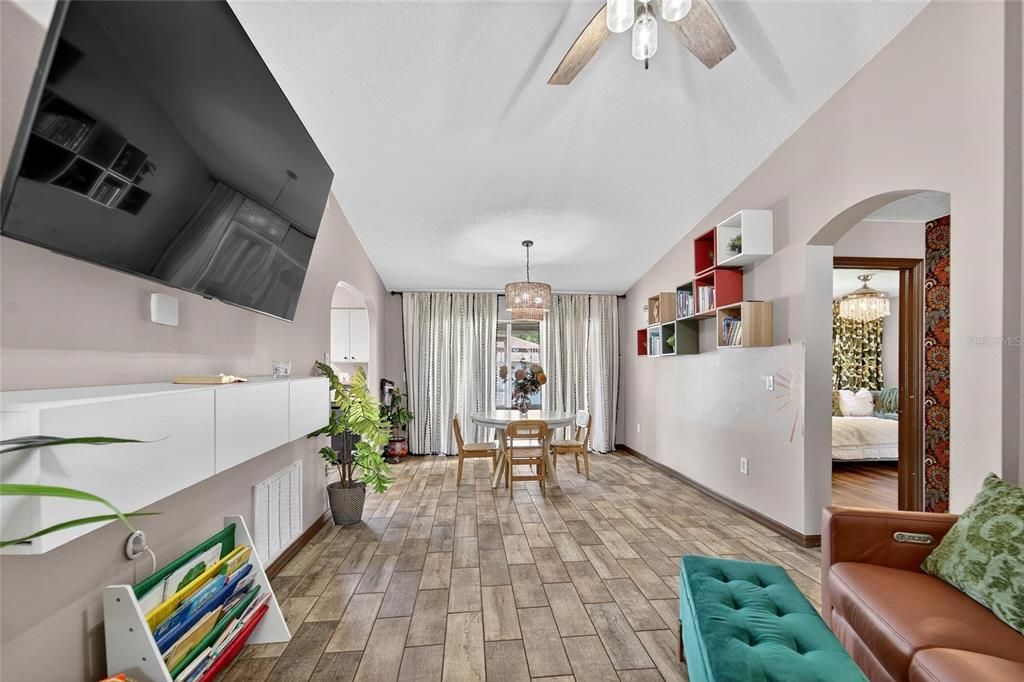 Active With Contract: $280,000 (3 beds, 2 baths, 1104 Square Feet)