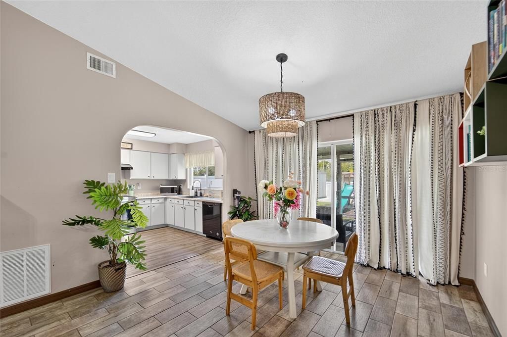 Active With Contract: $280,000 (3 beds, 2 baths, 1104 Square Feet)