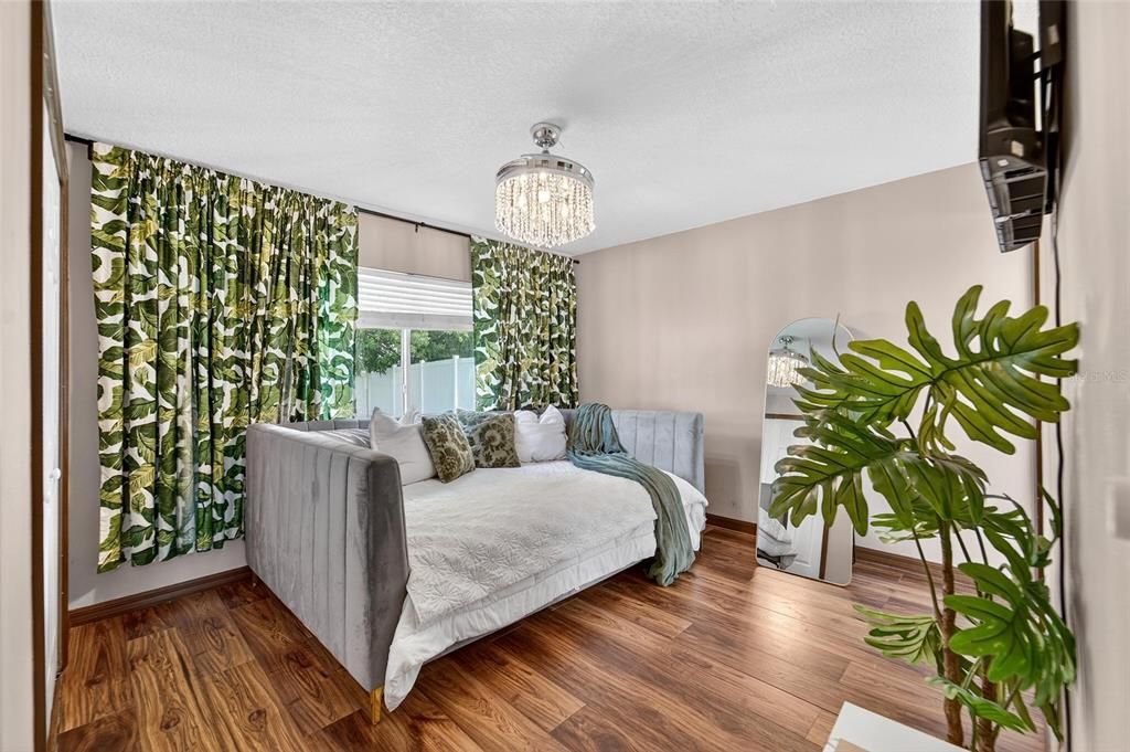 Active With Contract: $280,000 (3 beds, 2 baths, 1104 Square Feet)