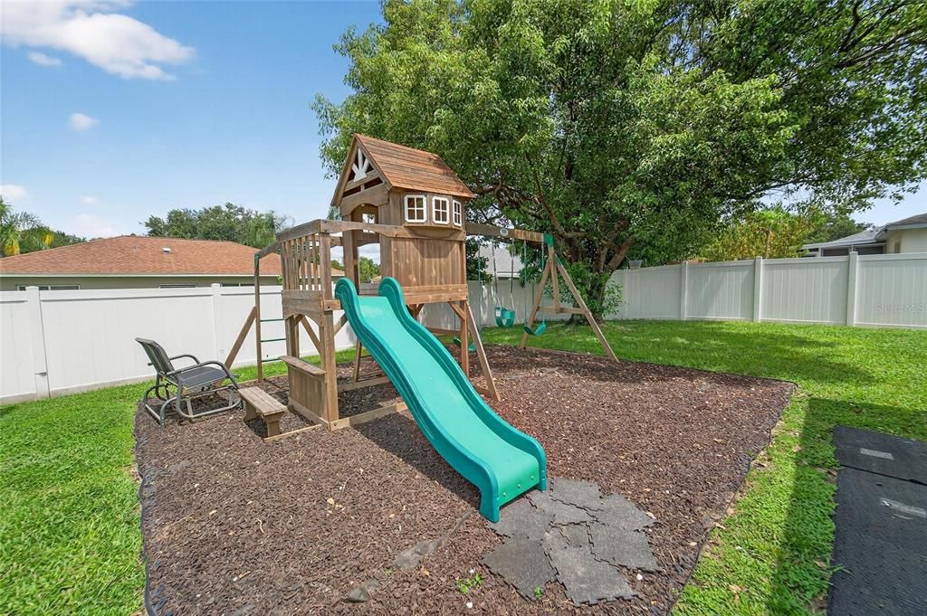 Active With Contract: $280,000 (3 beds, 2 baths, 1104 Square Feet)