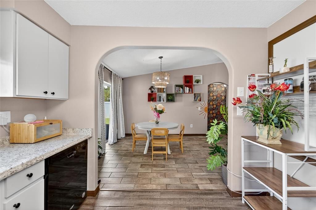 Active With Contract: $280,000 (3 beds, 2 baths, 1104 Square Feet)