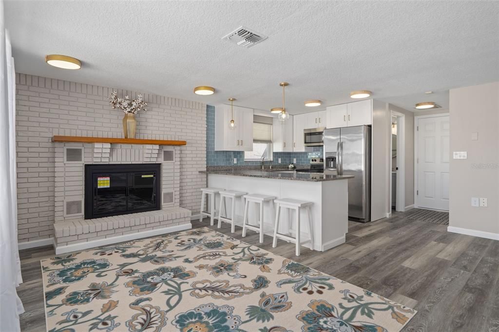 合同活跃: $309,444 (2 贝兹, 2 浴室, 1250 平方英尺)