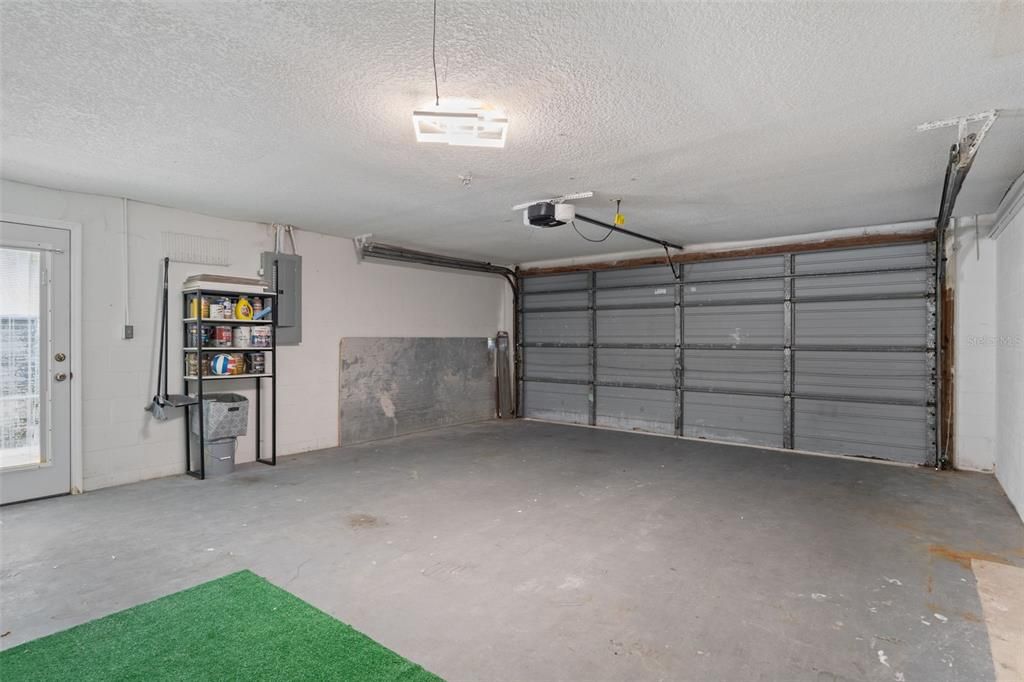 合同活跃: $309,444 (2 贝兹, 2 浴室, 1250 平方英尺)